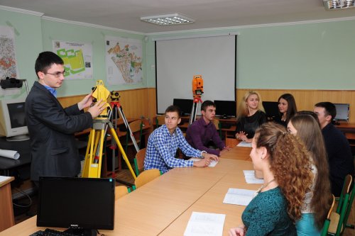 Заняття в Навчально-практичному центрі із землевпорядкування