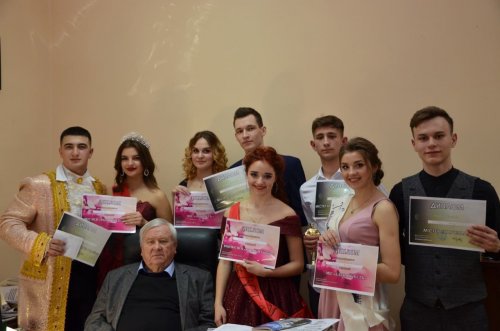 Ярослав Корсун і переможці конкурсу «Краса коледжу»