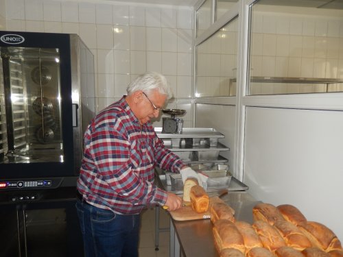 Випічка хліба в харчоблоці лікарні