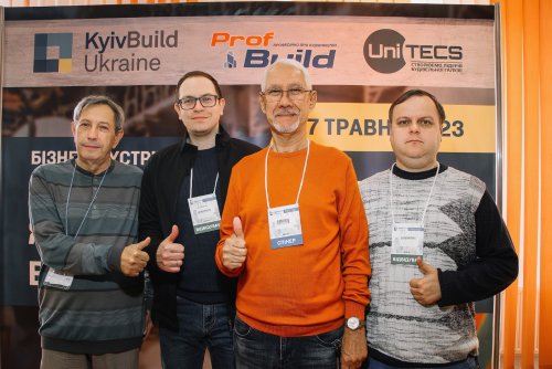 Зі своїми проектувальниками на будівельній виставці
